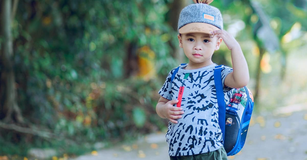 little boy with hat and bag receiving child support in texas