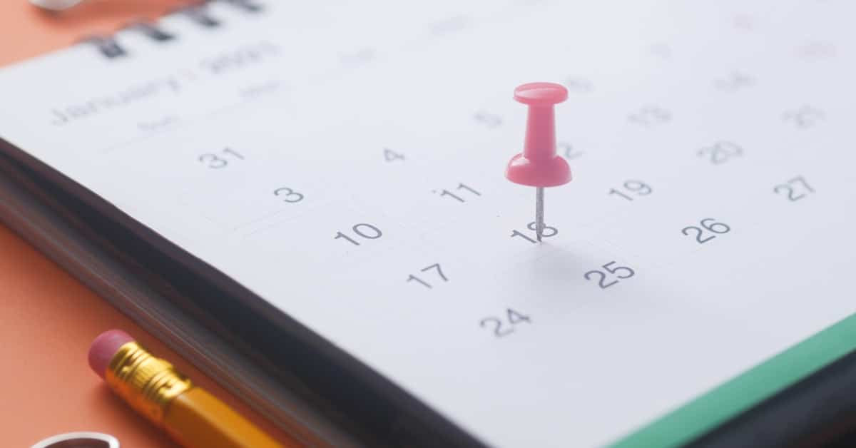 thumbtack on calendar with date of answer deadline in texas divorce