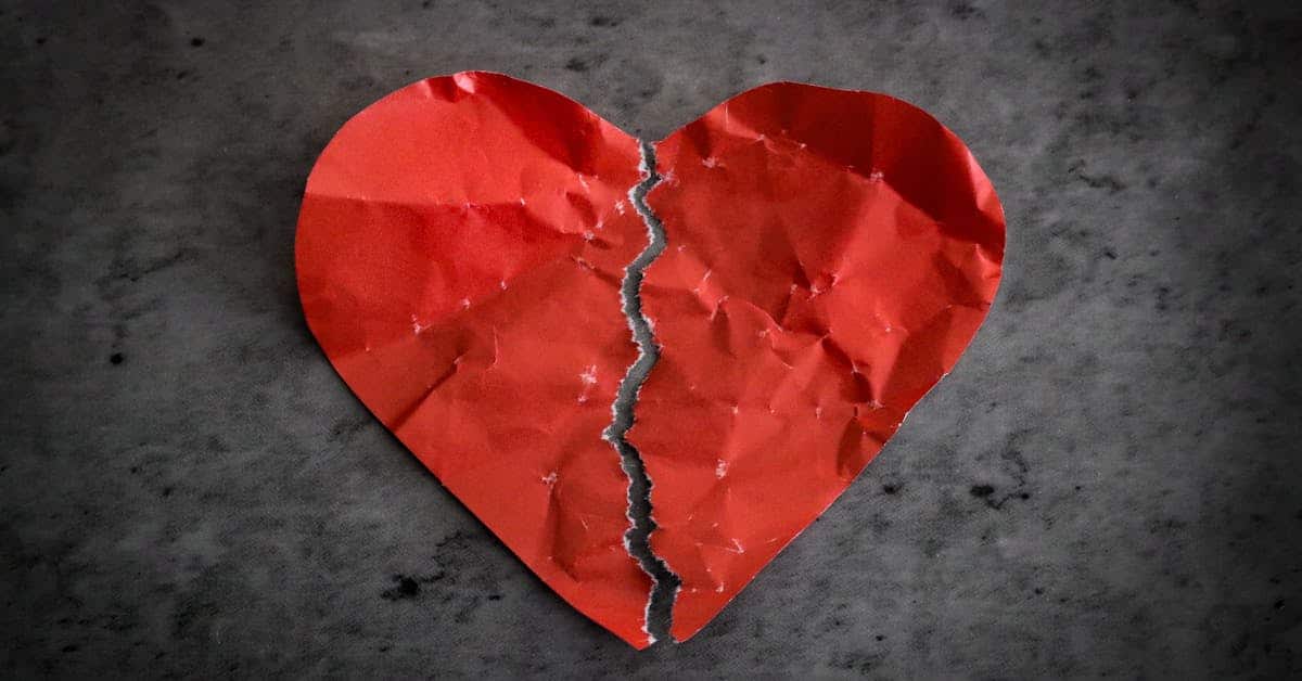 broken heart signifying Marriage Annulment vs Divorce in Texas: What’s the Difference?